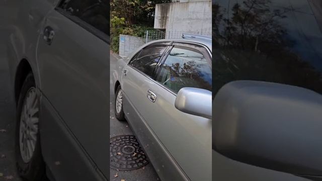 Интересная решетка радиатора...Какого года авто?