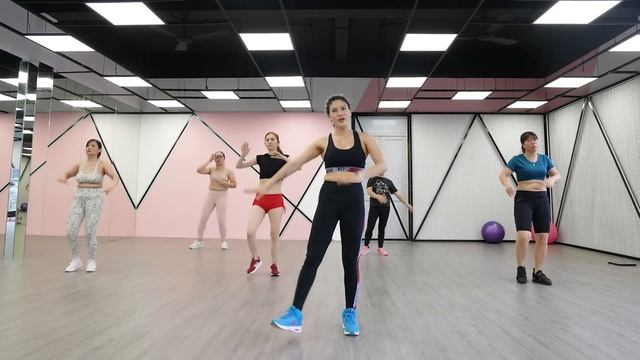 Eva Zumba 220902
