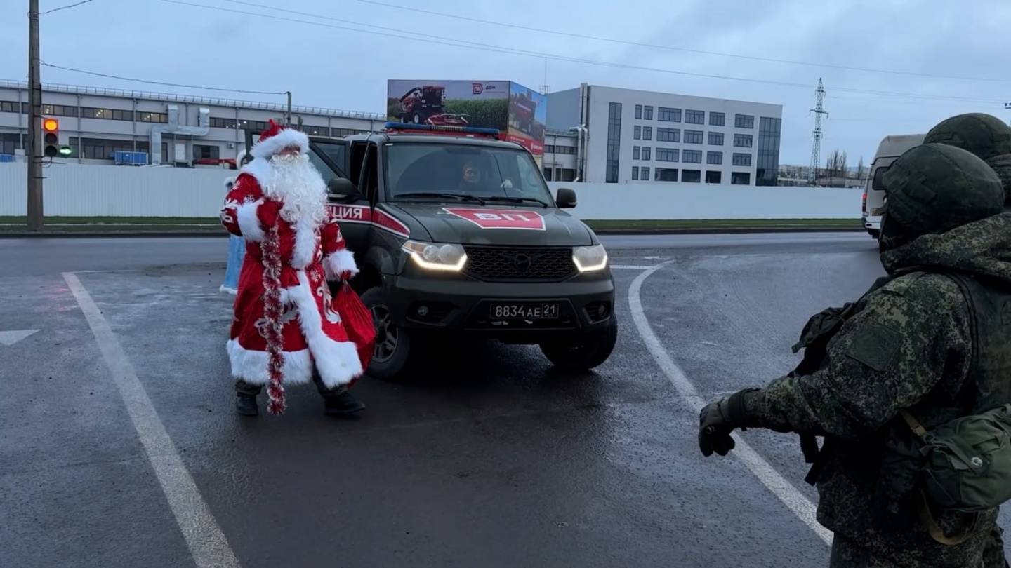 Дед Мороз поздравил военных на блокпостах и жителей приграничных районов Курской области