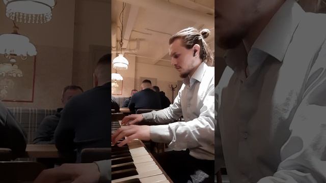 Feeling Good piano in cafe 28 03 2024