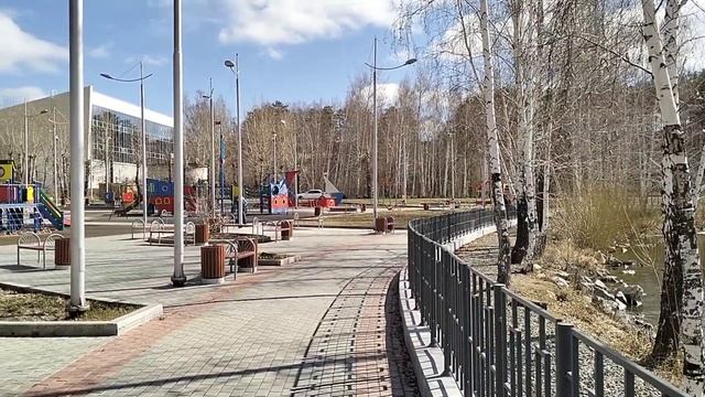 ГУЛЯЮ ПО ГОРОДУ, ОБЗОР НАШЕЙ РАССАДЫ, ОТКРЫВАЕМ ВЕЛОСЕЗОН / Деревенька на Урале // Выпуск # 17