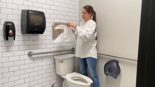 SoNeat extra large half fold disposable toilet seat covers + standard design