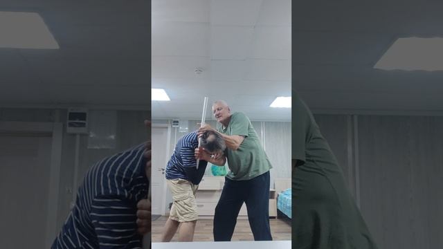 ПАЛКА НА ПАЛКУ. ВЫХОД НА УДУШАЮЩИЙ КОНТРОЛЬ ШЕИ.