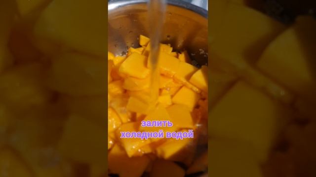Мамина пшенная каша с тыквой и клубникой)