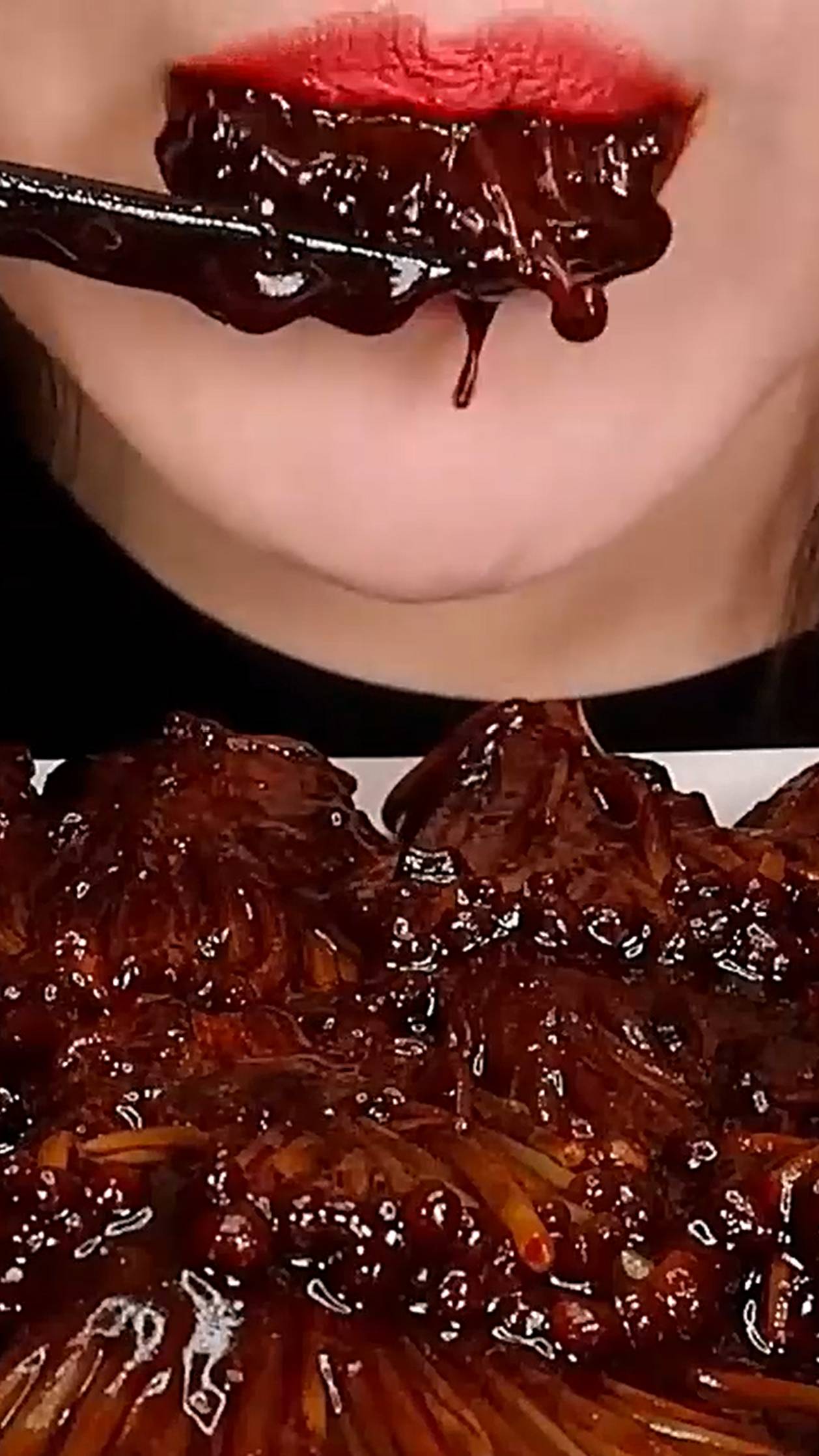 ASMR || MUKBANG || ПОЕДАНИЕ СТРАННЫХ ЧЁРНЫХ ГРИБОВ