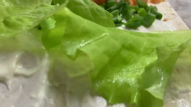 Лаваш с красной рыбкой и сливочно - творожной начинкой. Пальчики оближешь!