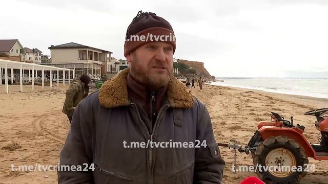 Как убирают пляжи Севастополя от мазута
