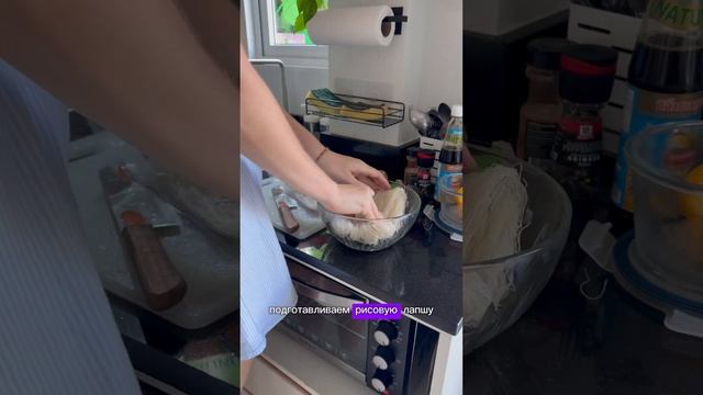 Простой #рецепт курочки и рисовой лапши под соевым соусом 😋 #yuotubeshorts #шортс #шортсы2024