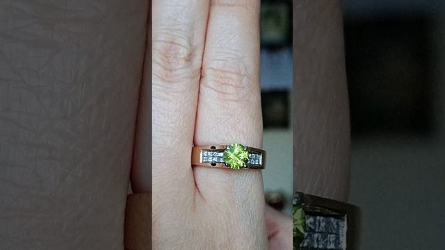 Уральский демантоид, цвет apple green