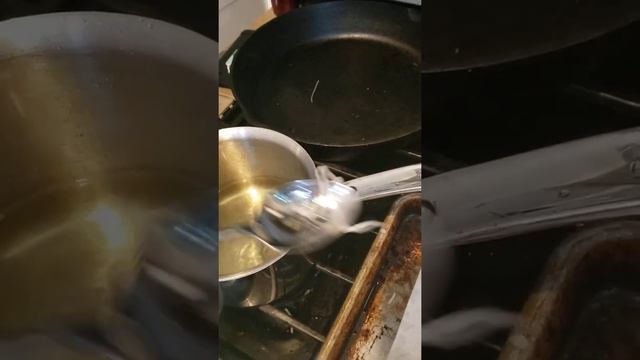Deep frying vermicelli rice noodles