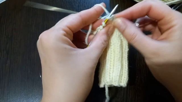 Вязаные носочки с косами для новорождённого