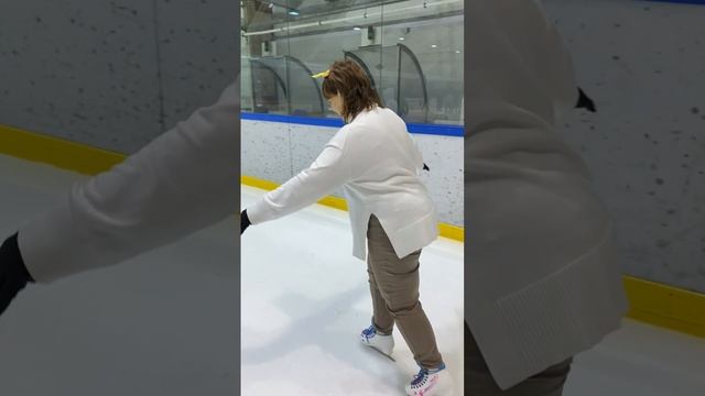 Новогодний каток и мои неуклюжие танцы. ⛸️⛸️⛸️