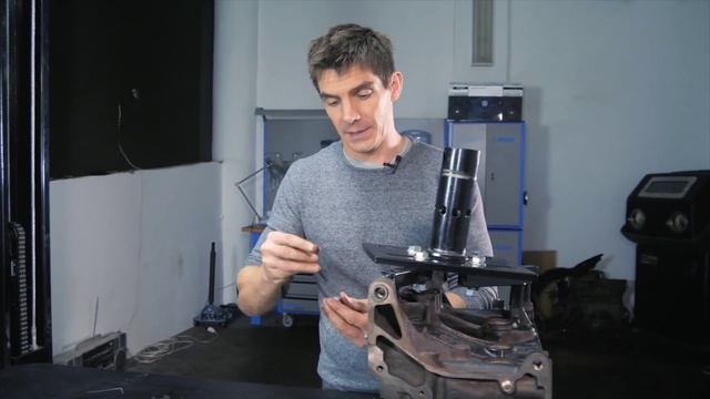 1.4. Using an engine stand