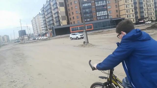 Влог/гуляем по району/кондитерский магазин/магазин подарков.