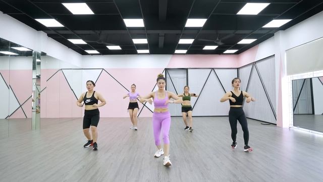 Eva Zumba 221024