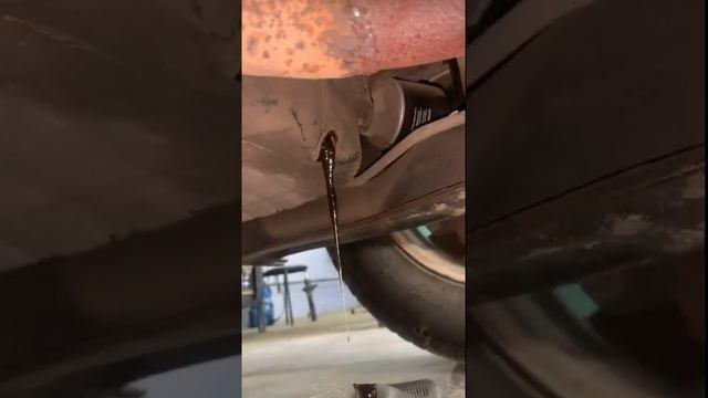 интересно в какой момент он понял что пора менять масло 😄😄