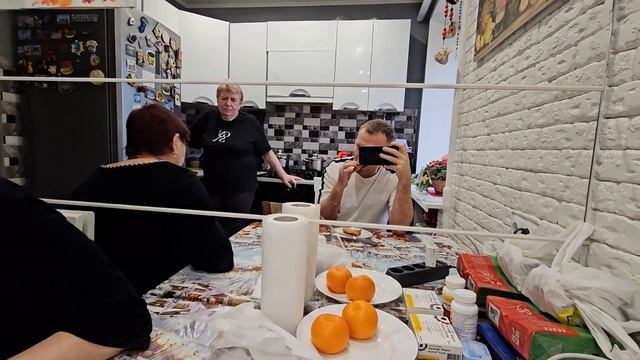 Пришёл к Маме, Надя собралась..
