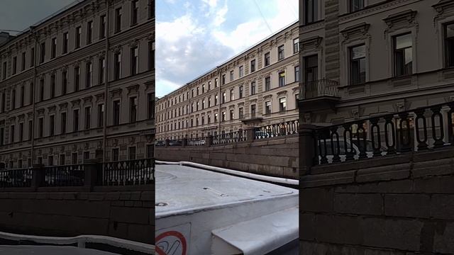Санкт-Петербург. Проплывая под мостом.