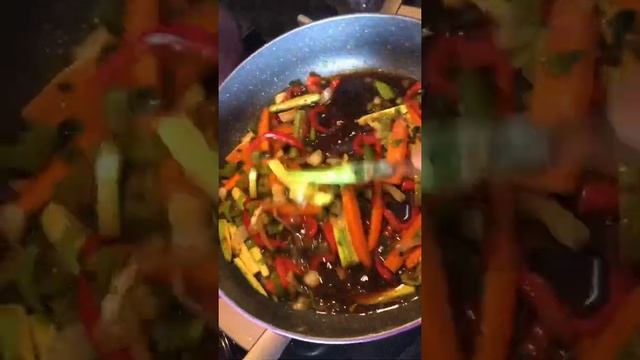 Soya soslu sebzeli noodle 🫶🏻