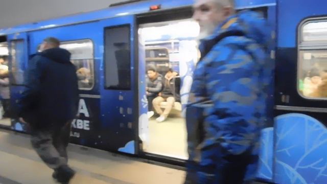 Новогодний поезд в Московском метро