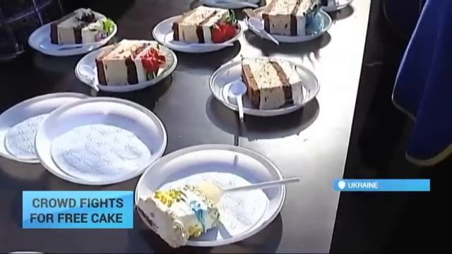 Ukraine Free Cake Madness: Crowd gets out of control for slice of 250kg sugary treat