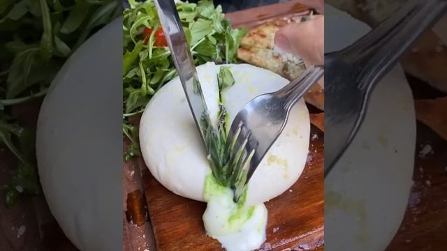 THE PESTO BURRATA