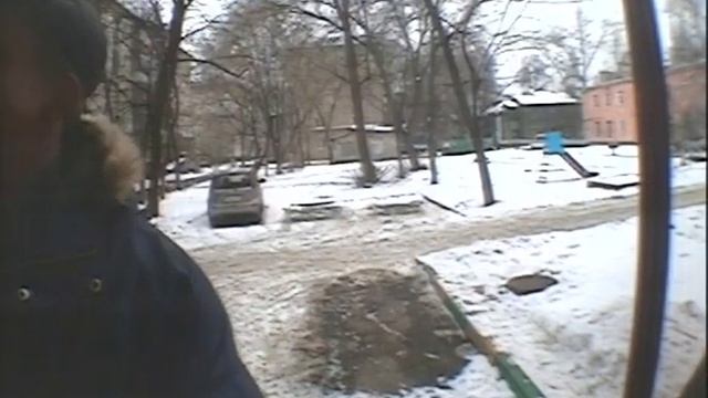 Вандал "художник" испортил дверь (2) 11.02.2020