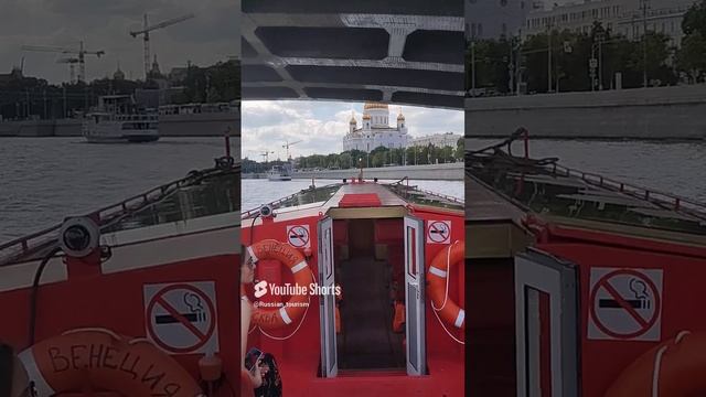 Москва река Храм Христа спасителя.mp4