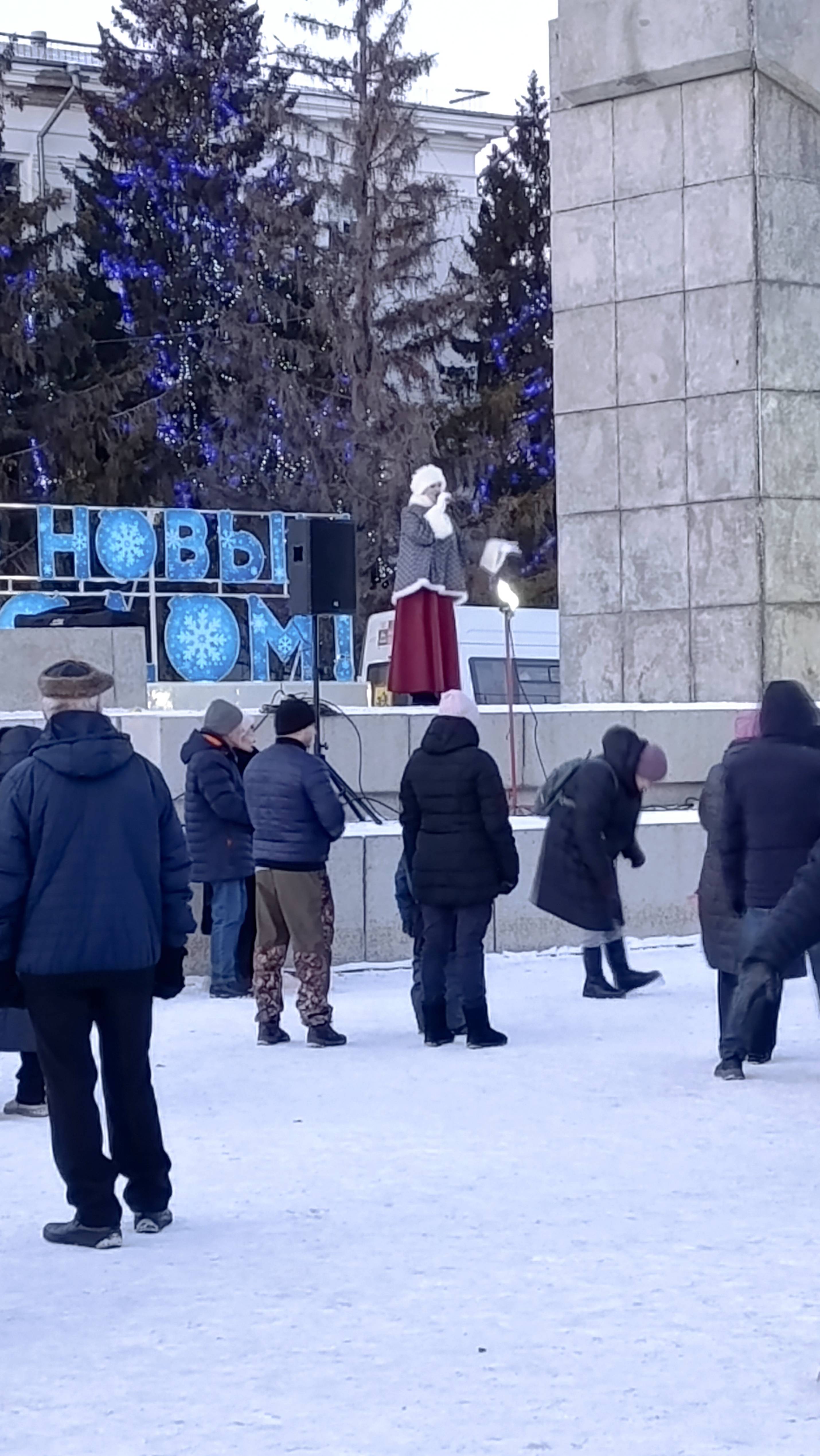 Жителей Кургана с Новым Годом поздравил творческий коллектив Притобольного МО.