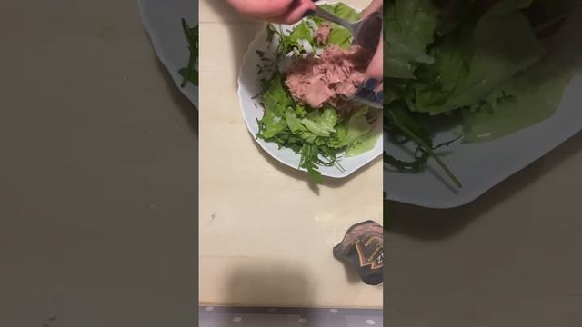 Салат из консервированного тунца
