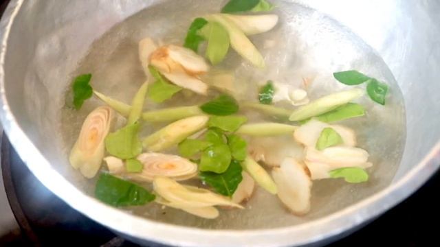 Most Famous Tom Yum Kung - Creamy river prawn spicy soup Recipe | Easy cooking