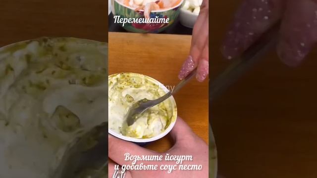 Сочный и красочный салат настолько вкусен, что вы не сможете оторваться от него