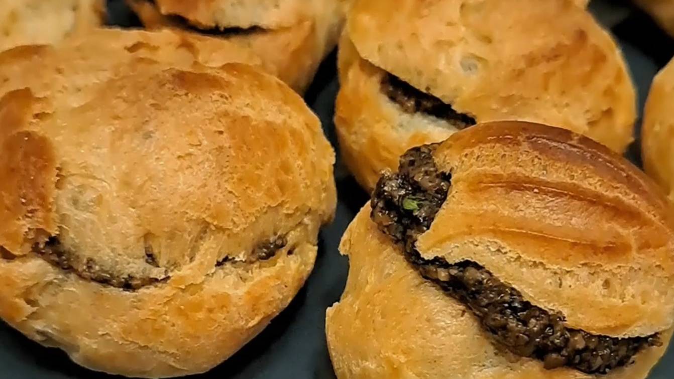 Рецепт быстрой и лёгкой закуски. Профитроли с грибами
