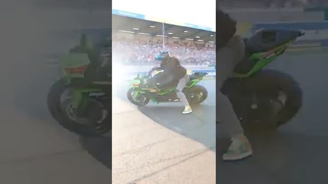 #kawasaki #dafymoto #motogp #automobile #girlreactiononsuperbike #motovlog #girlsreactiononsuperbike