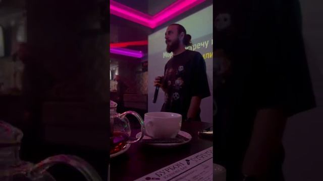 отдыхам в караоке