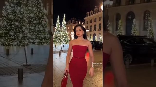 В красном...