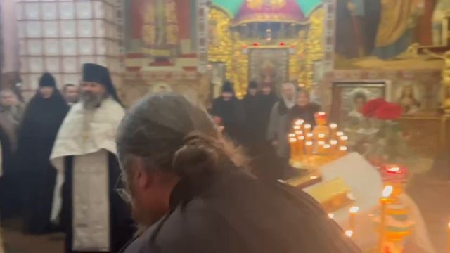 Владыка Дамиан награждает архимандрита Вассиана.Томашовка.Монастырь.04.01.2025