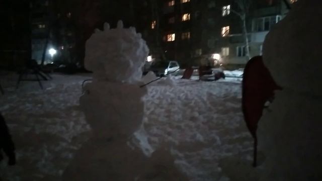 слепили с детьми снеговиков