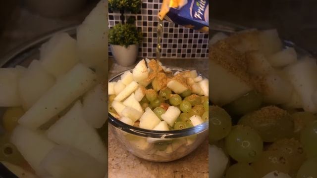 Khati meethi fruit chat