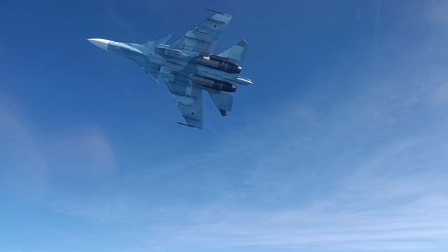 Су-30СМ. Маневр отход с переворотом. Красивое.