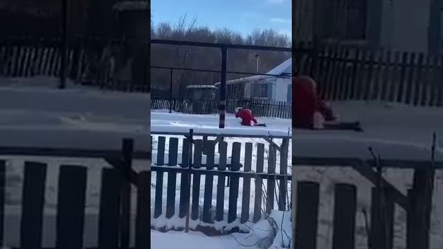 Дедушка устал разносить подарки 🌲😂