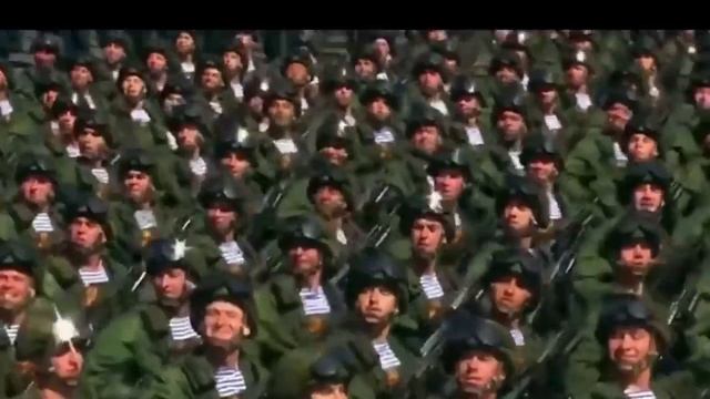 На правой стороне Алексей Акиншиц