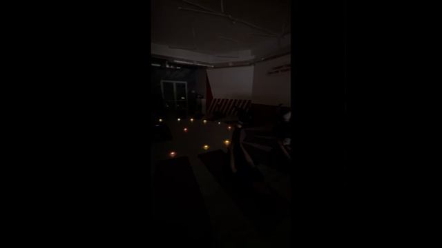 Йога при свечах
