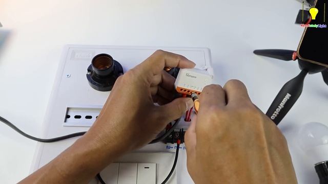 Sonoff Mini R4 เปลี่ยนสวิตช์ไฟให้เปิดปิดผ่านมือถือ (Eng Sub)