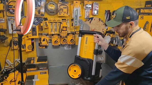 Аккумуляторные мойки высокого давления от компании DeWALT DCMPW1600 и 550