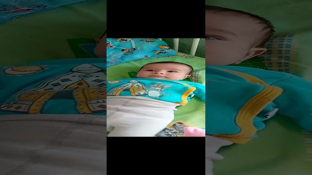 как любят маленькую сестричку братья