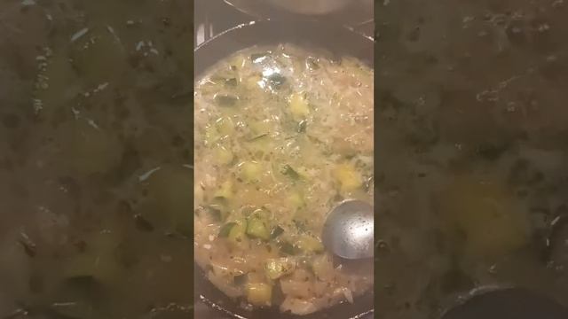 готовим курицу с овощным соусом.Можно с тыквой,или брюссельской капустой,шпинатом