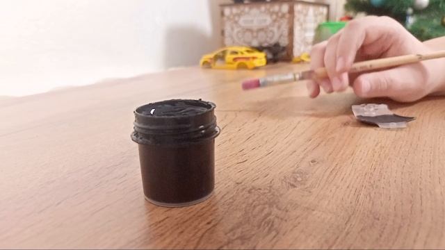 Как затонировать окна на игрушечной машинке??
Я помогу))