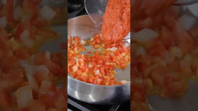 HOMEMADE tomato Sauce for Pasta. Ingredientes in the comments. #shorts #pasta #food