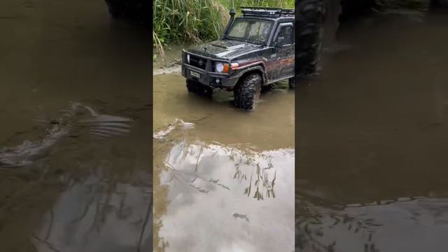Toyota Land Cruiser 70 - 4x4 OFFROAD RC car